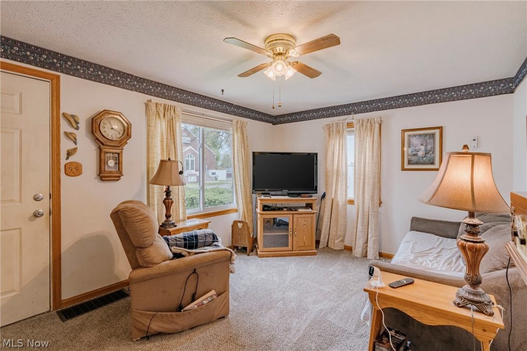 464 Jefferson Avenue, Barberton, OH