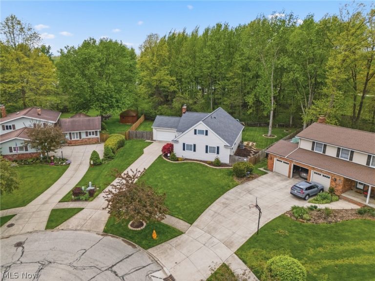 29575 Dorchester Drive, North Olmsted, OH - Photo 3