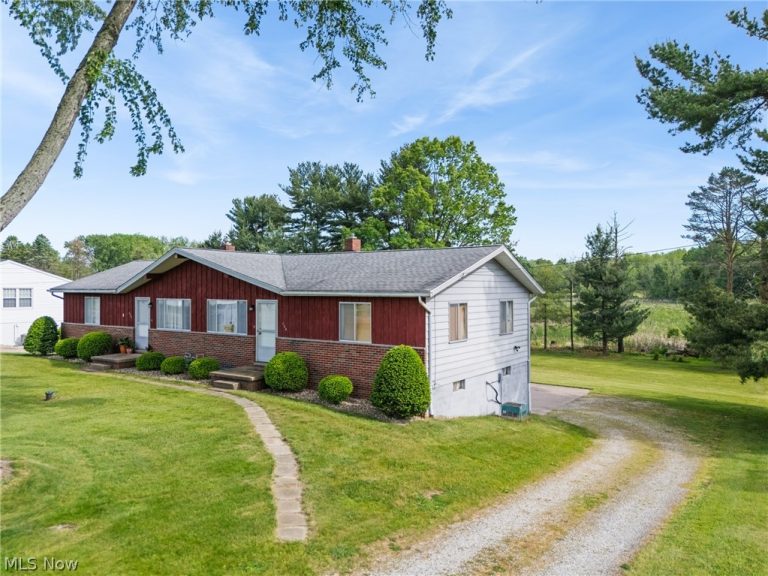 134 Center Road, New Franklin, OH - Photo 2