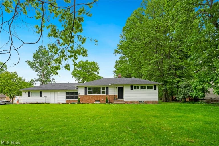 4223 Canterbury Road, North Olmsted, OH, 44070
