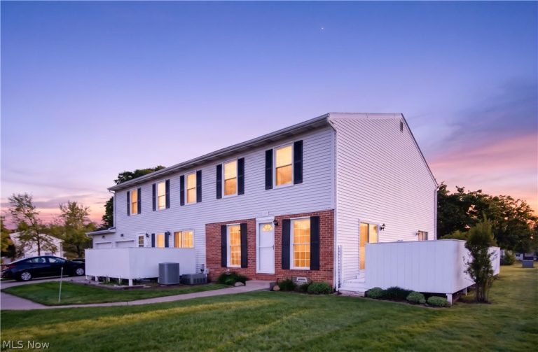 17522 Independence Court #3C, Brook Park, OH - Photo 4