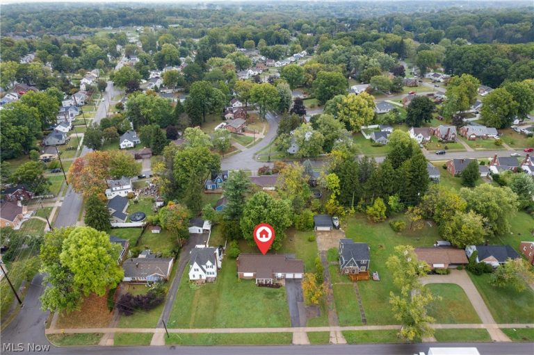 1720 Lincoln Way, Massillon, OH - Photo 2