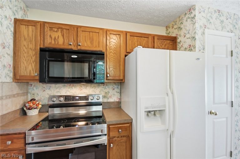 446 Rockledge Lane, Brunswick, OH - Photo 5