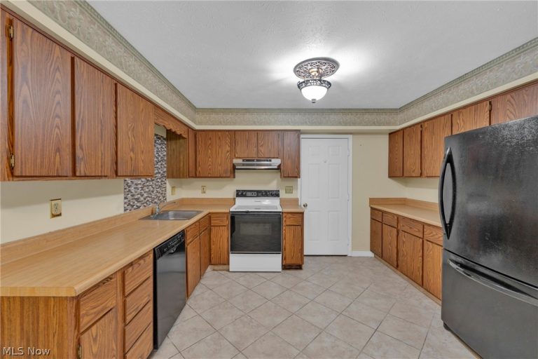 7246 Scottsdale Circle, Mentor, OH - Photo 3