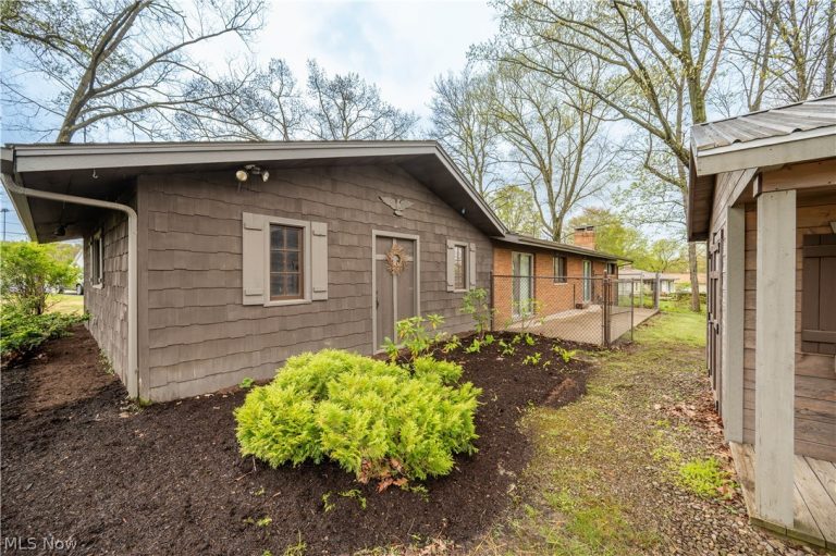 1019 Park Circle, Girard, OH - Photo 5