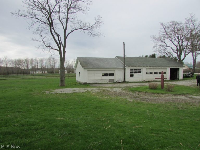 17199 Leggett Road, Montville, OH - Photo 2