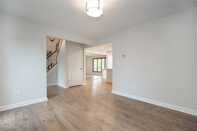 7528 Lakedge Court, Hudson, OH - Photo 4