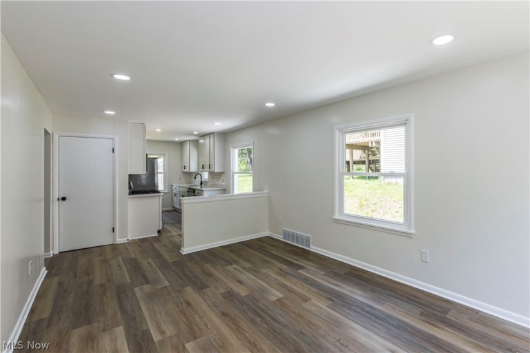 144 Malacca Street, Akron, OH - Photo 8