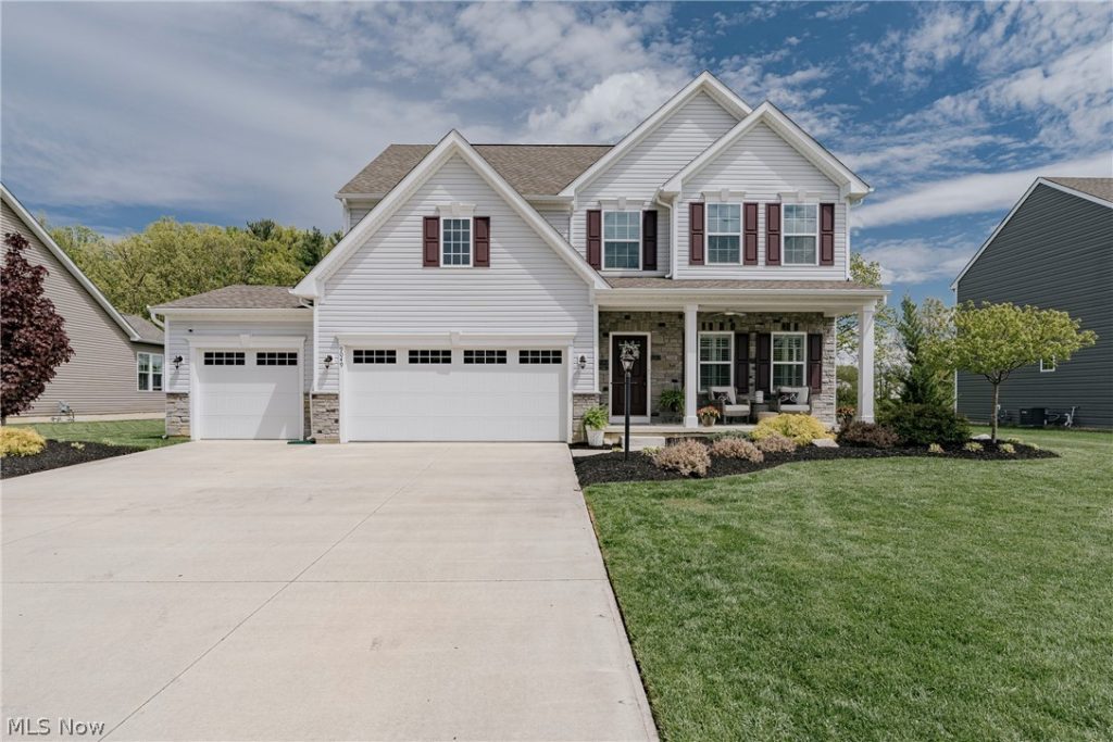 9049 Winfield Lane, North Ridgeville, OH