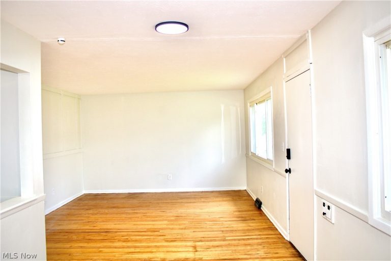 21506 Kenyon Street, Maple Heights, OH - Photo 8