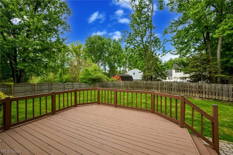 8460 Old Post Road, Olmsted Falls, OH - Photo 8