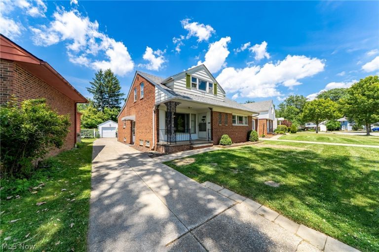 24111 Edgehill Drive, Beachwood, OH - Photo 3