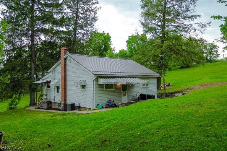 136 Wheeling Street, Cadiz, OH - Photo 3