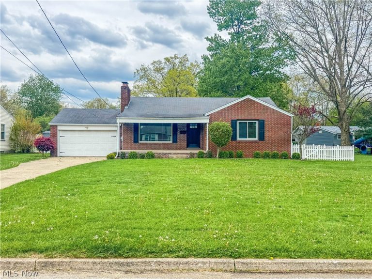 4047 Cascade Drive, Youngstown, OH - Photo 2