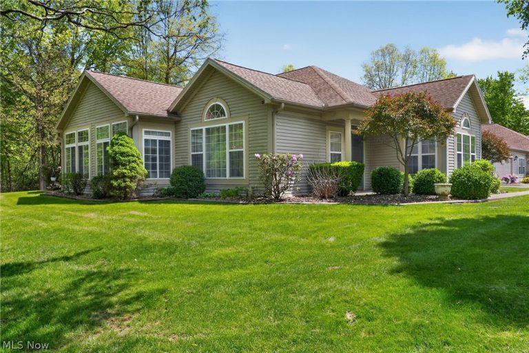 15 Hunters Woods Boulevard #B, Canfield, OH - Photo 2
