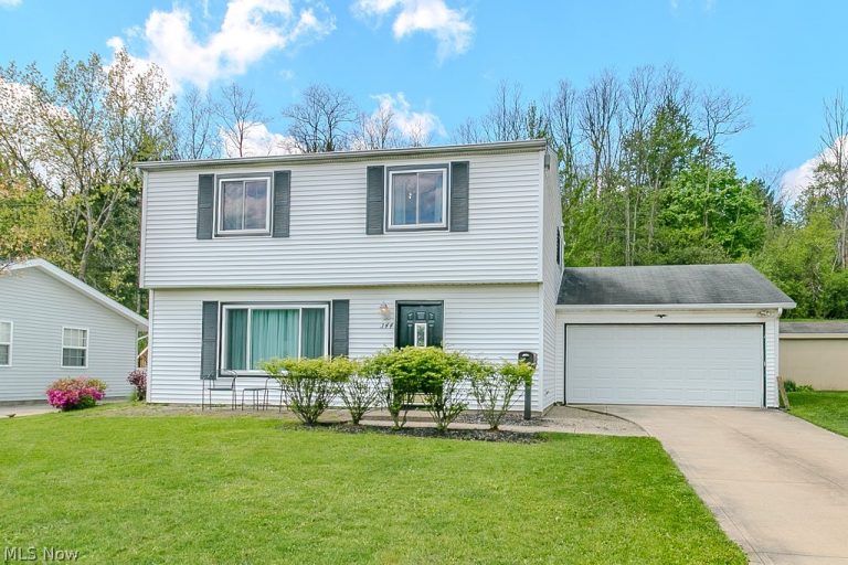 344 Karen Drive, Chardon, OH - Photo 2