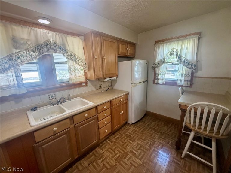 1056 Homewood, Warren, OH - Photo 5