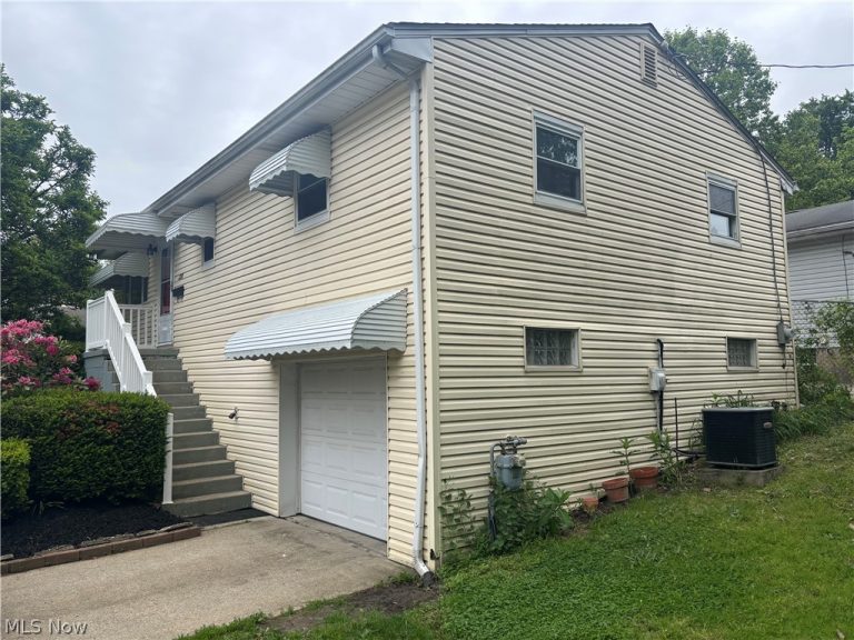 2265 Hawkins Avenue, Akron, OH - Photo 3