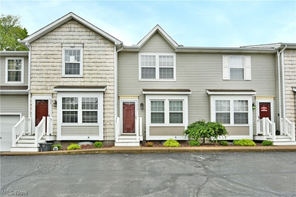 3164 Deer Trail #B, Cortland, OH