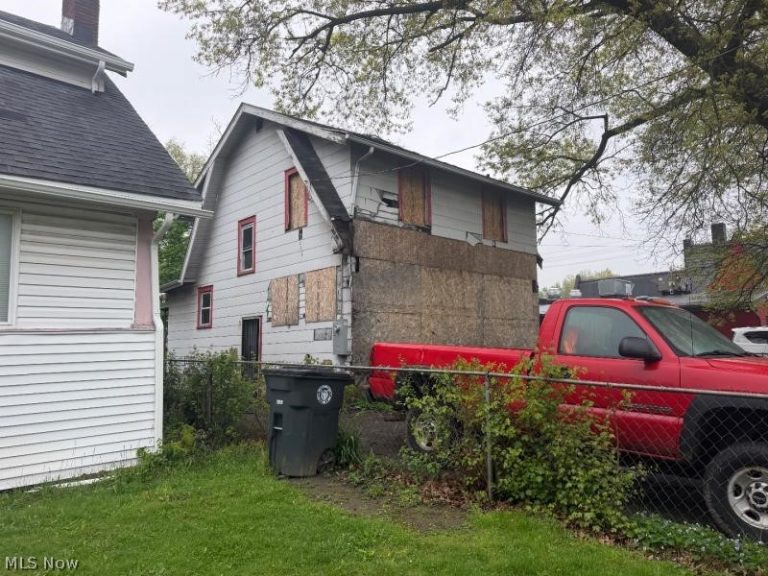 549 Bacon Avenue, Akron, OH - Photo 2