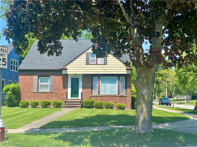 24217 Woodway Road, Beachwood, OH - Photo 2