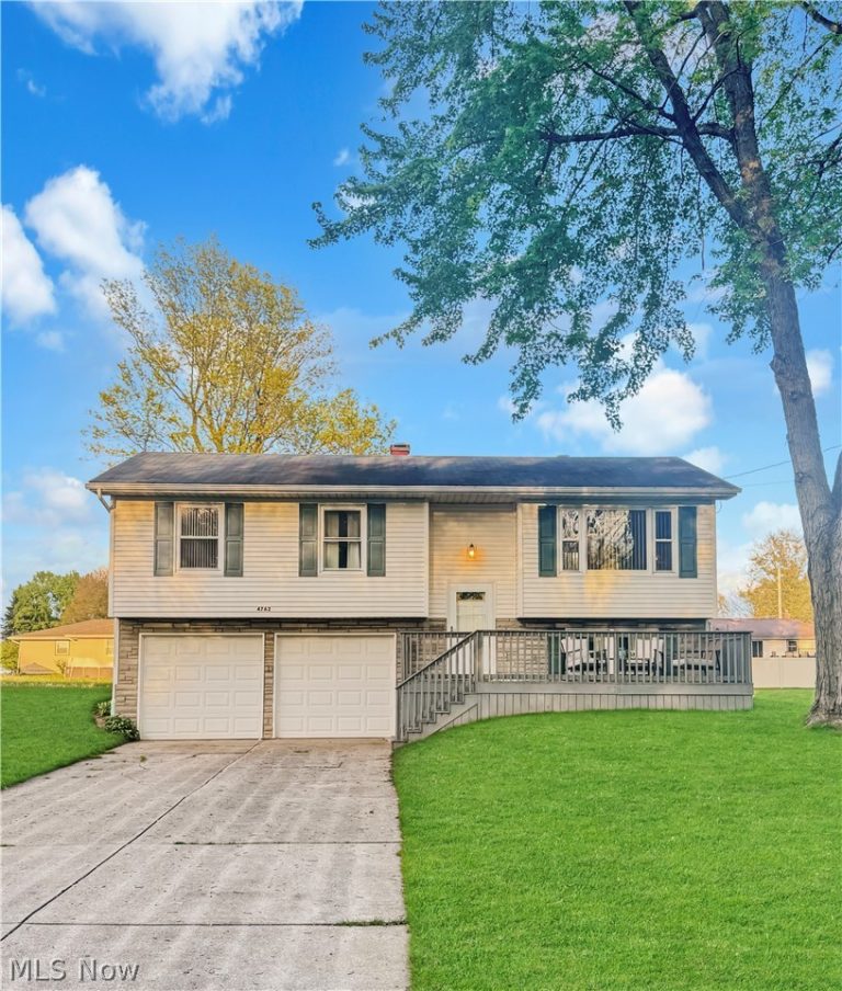 4762 Pine Trace Drive, Austintown, OH, 44515
