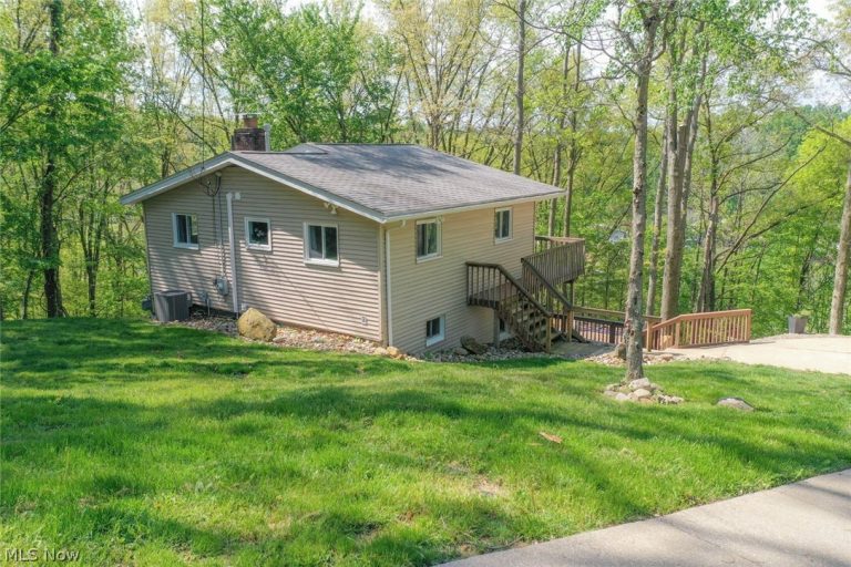 195 Oneida Trail, Malvern, OH - Photo 8