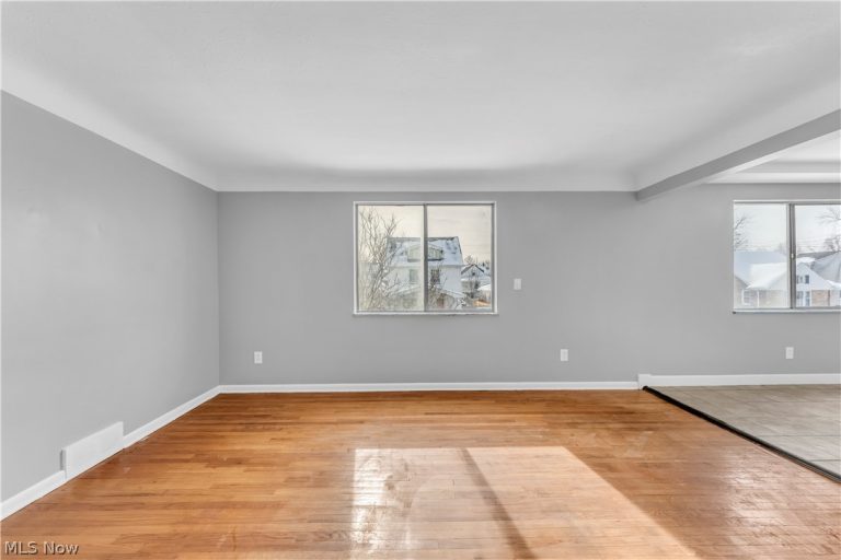 10725 Vernon Avenue #2/UP, Garfield Heights, OH - Photo 4