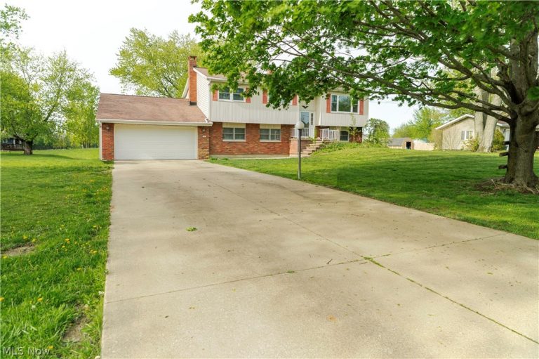 333 Kathleen Drive, Jefferson, OH - Photo 2