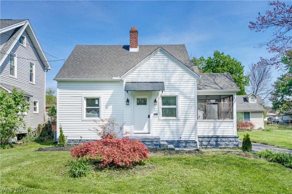 14 Massachusetts Avenue, Poland, OH