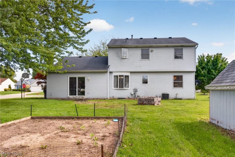 438 Hampton Drive, Elyria, OH - Photo 6