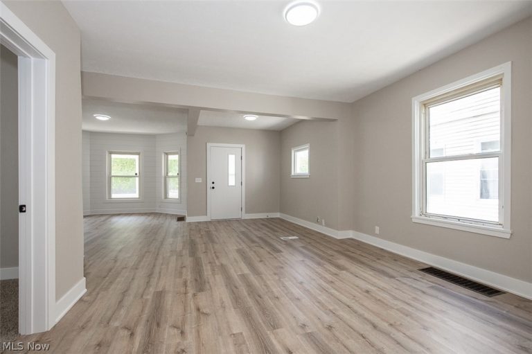 1521 Newman Avenue, Lakewood, OH - Photo 5