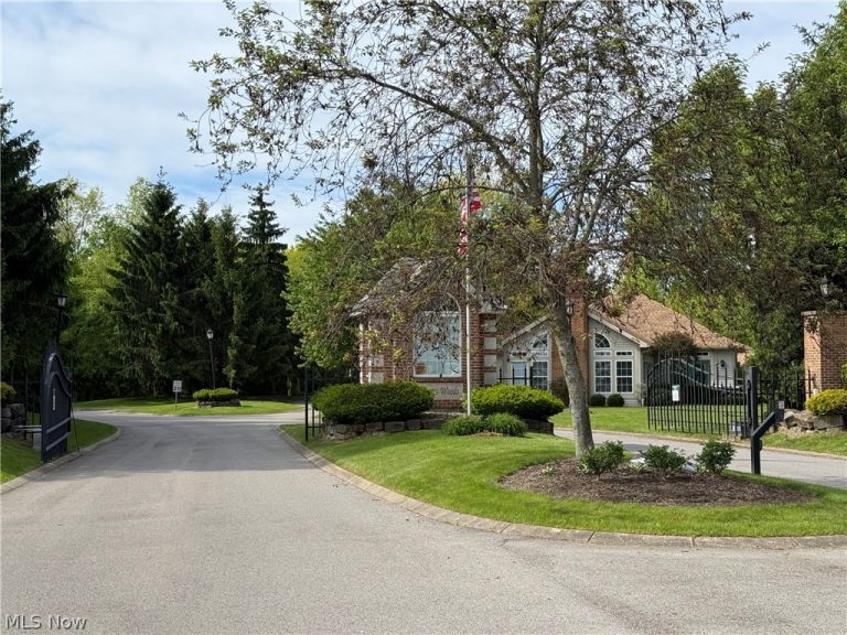 28 Hunters Woods Boulevard #B, Canfield, OH - Photo 3
