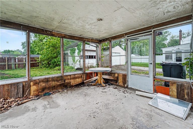 1358 Peckham Street, Akron, OH - Photo 6