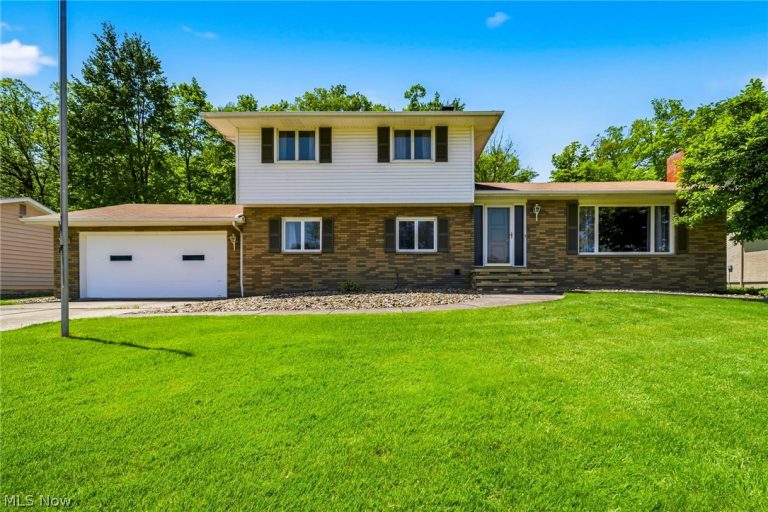 8074 Farview Oval, Brecksville, OH, 44141