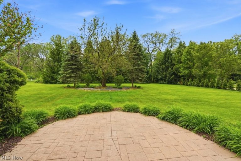 8428 Evergreen Drive, Northfield, OH - Photo 4