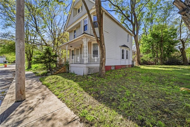 9008 Birchdale Avenue, Cleveland, OH - Photo 2