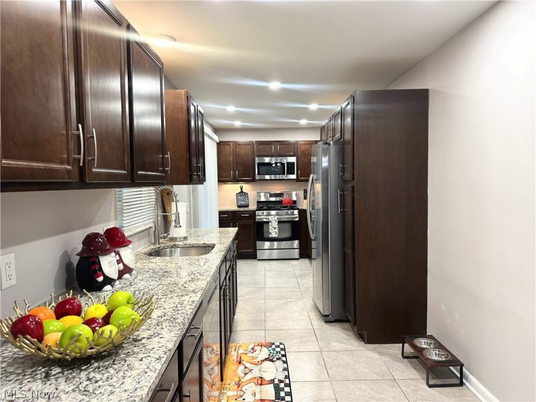 244 Starlight Drive, Seven Hills, OH - Photo 4