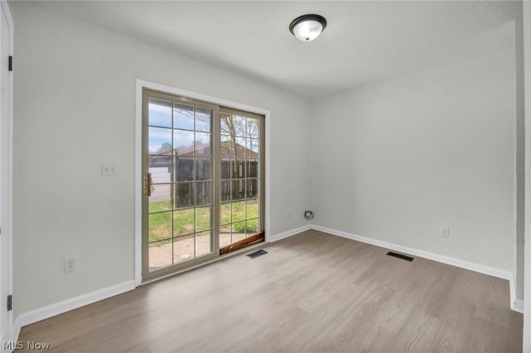 71 Chestnut Street, Elyria, OH - Photo 8