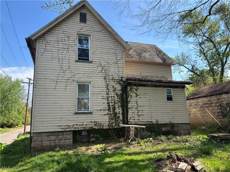 404 Pike Avenue, Massillon, OH - Photo 2