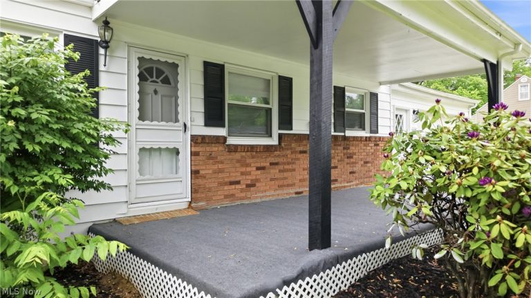 2413 Manor Avenue, Youngstown, OH - Photo 3