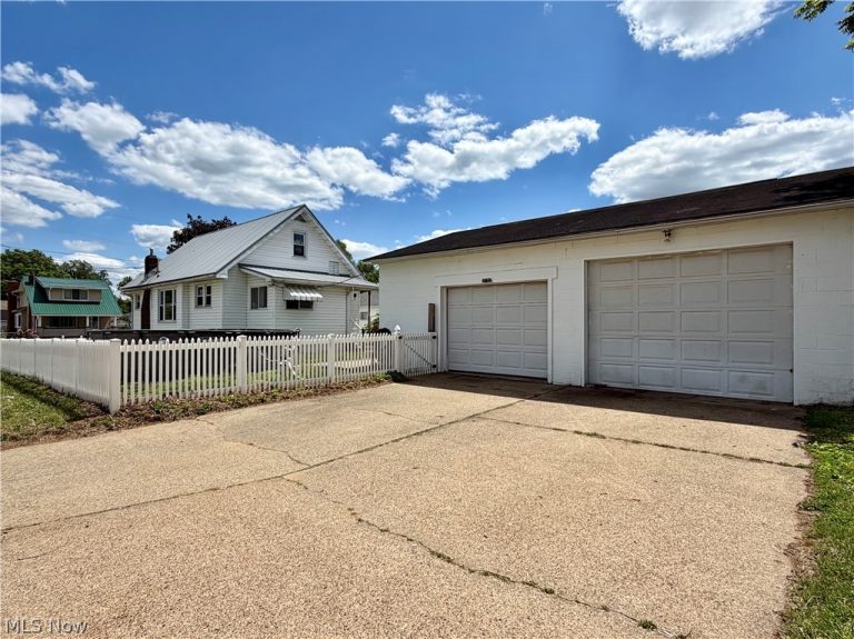 3107 9th Avenue, Vienna, WV - Photo 2
