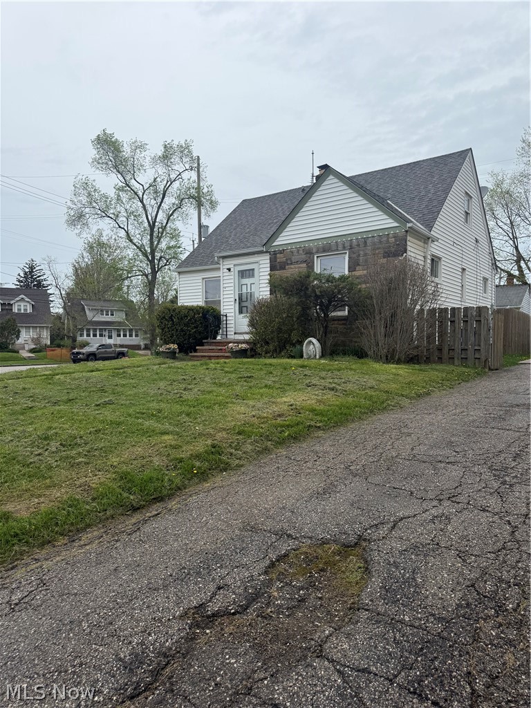 18011 Windward Road, Cleveland, OH - Photo 2