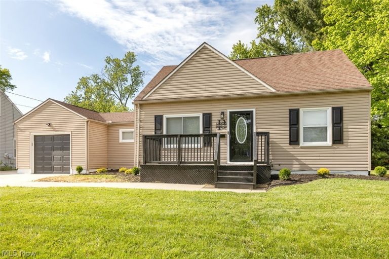 67 Pierce Avenue, Cuyahoga Falls, OH, 44221