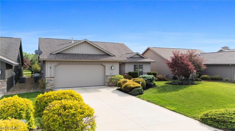 9070 Hummingbird Lane, North Ridgeville, OH - Photo 3