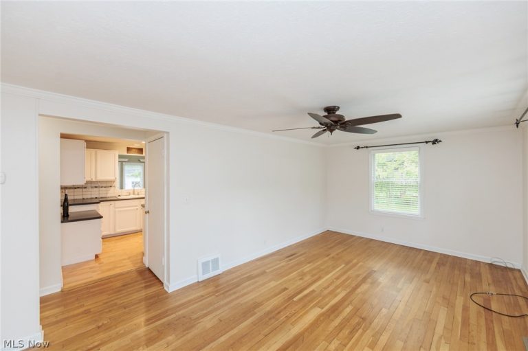 7381 Portage Street, Solon, OH - Photo 5