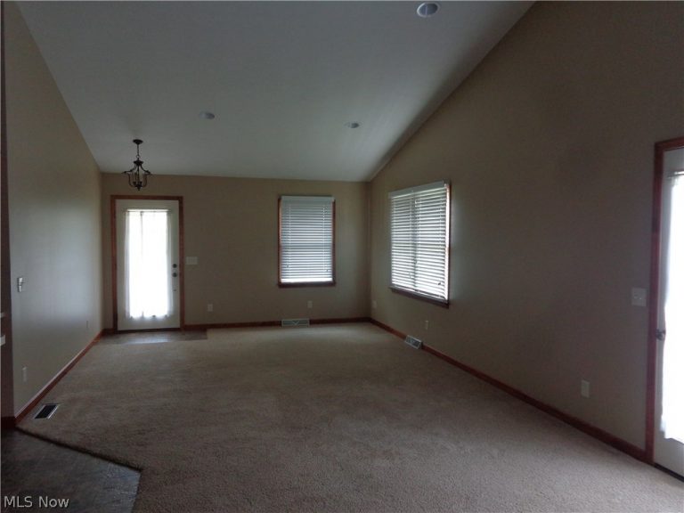 239 Aspen Drive, Dover, OH - Photo 5