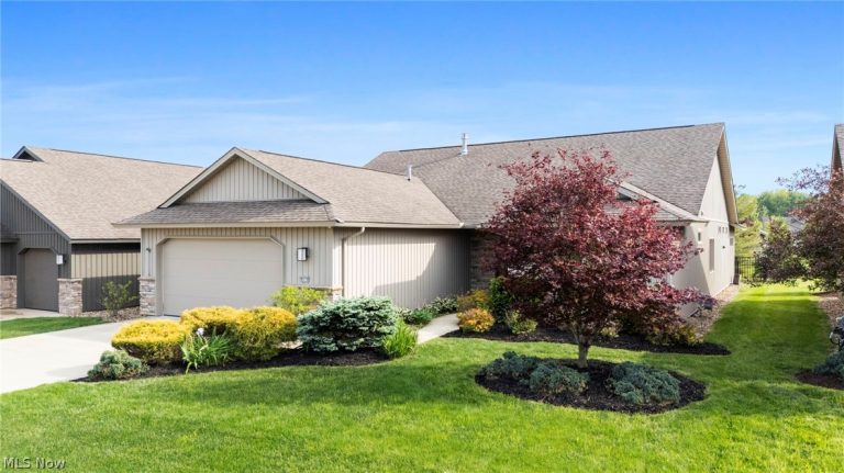 9070 Hummingbird Lane, North Ridgeville, OH - Photo 2