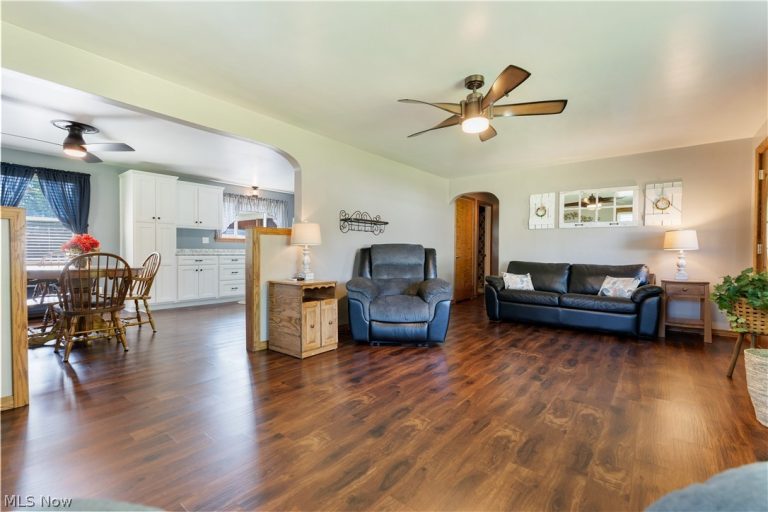 4260 Broadway Avenue, Louisville, OH - Photo 4