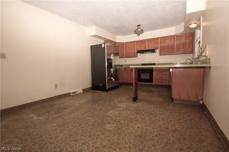 3256 Valley Forge Drive, Brunswick, OH - Photo 2